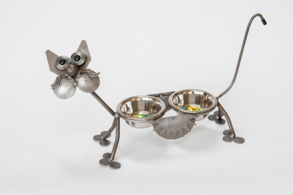  Our Recycled Scrap Metal Cat Food Feeder and Statuary has been skillfully handmade by artisans from recycled scrap metal that is heavy and durable and will look great for feeding your cat in either your garden or in your home. Size is 19″ x 5″ x 12″.    