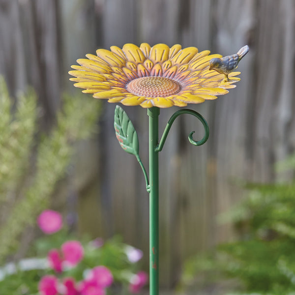Our Sunflower Metal Garden Stake Birdbath / Birdfeeder allows you multi-functional usage and creates a garden of color that will liven up your garden
